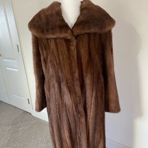 Massini Mink coat size 1-2 XL beautiful shiny mink fur large collar, full length